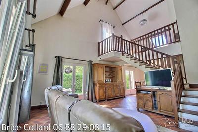 Maison - 220 m² - 8 pièces