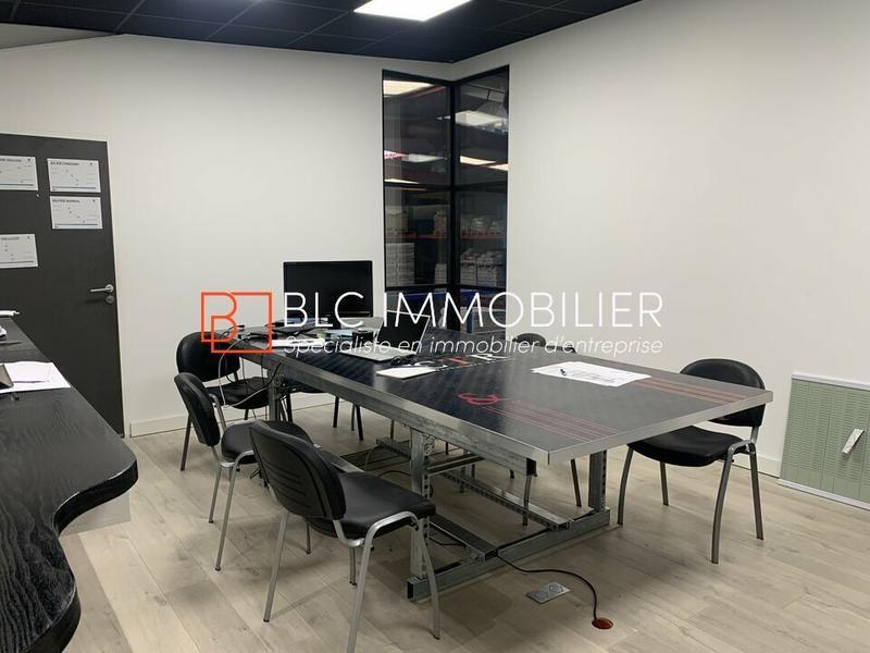 Entrepôt - 1 150 m²