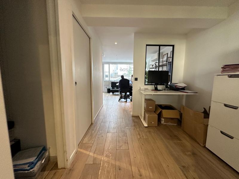 Bureau - 93 m² - 8 pièces