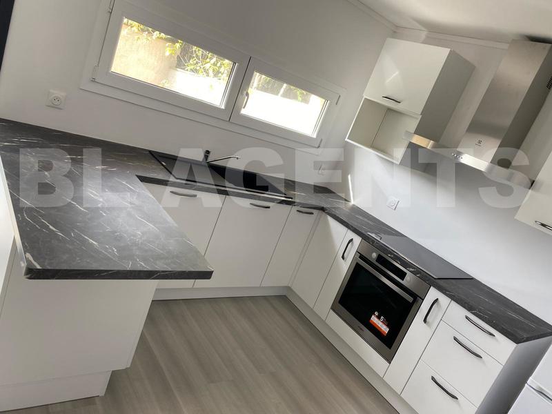 Maison traditionnelle - 249 m² - 11 pièces