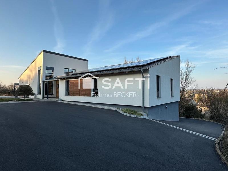 Maison - 255 m² - 8 pièces