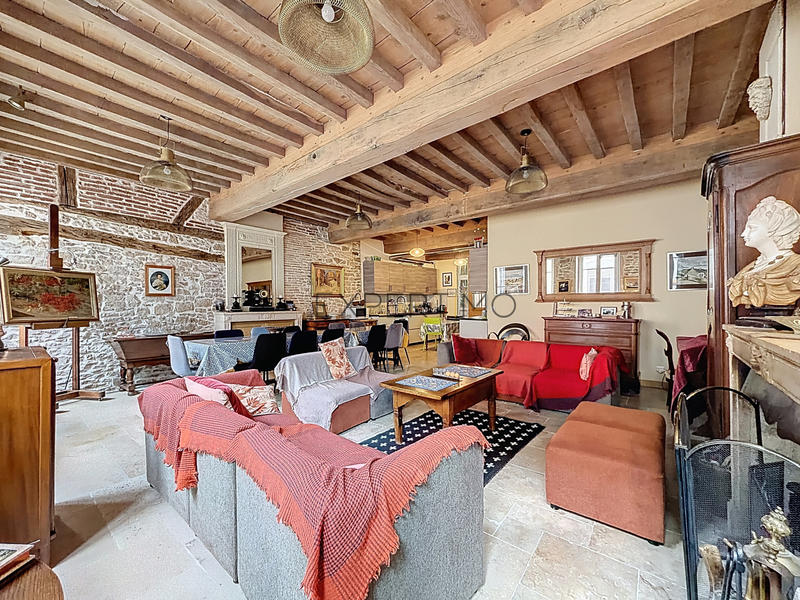 Maison - 249 m² - 7 pièces