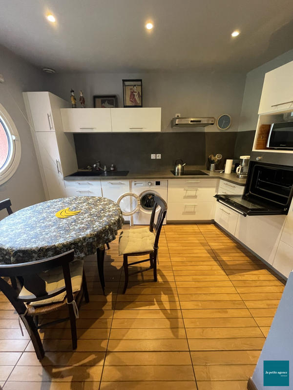 Maison - 224 m² - 8 pièces