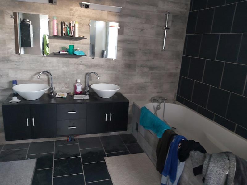 Maison - 255 m² - 10 pièces