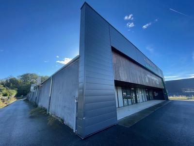 Local commercial - 1 558 m² - 3 pièces