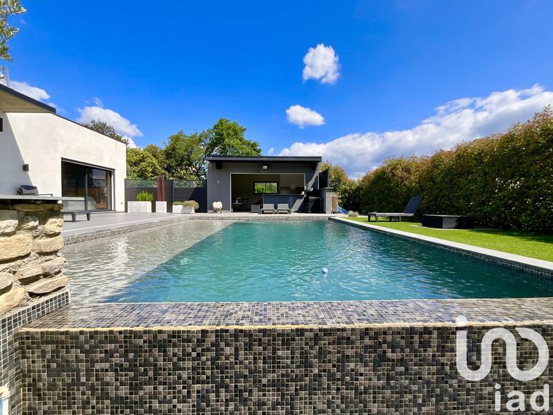 Maison - 218 m² - 6 pièces