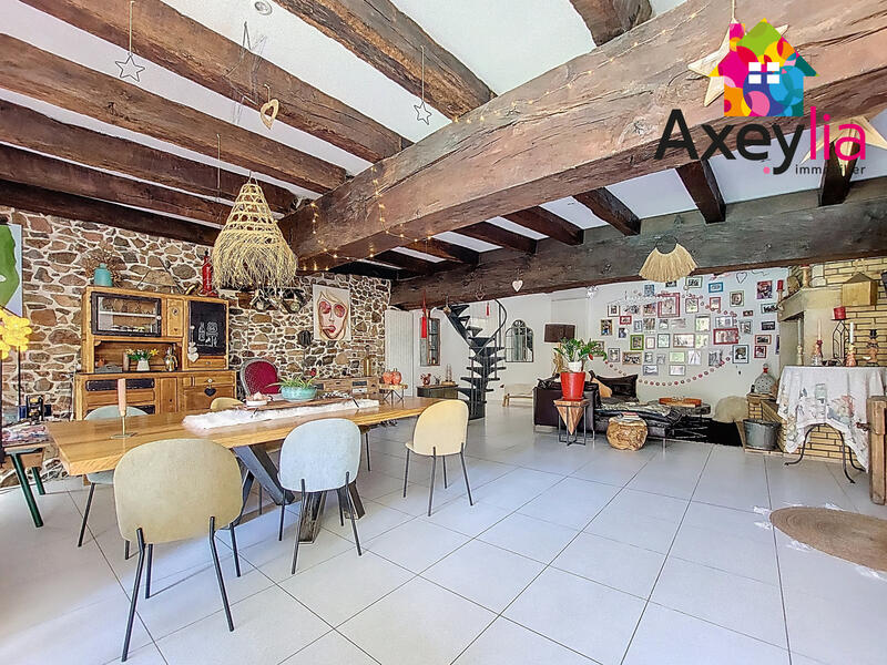 Maison - 402 m² - 10 pièces