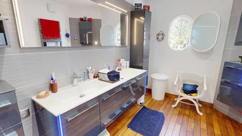 Maison de maîtres - 251 m² - 9 pièces