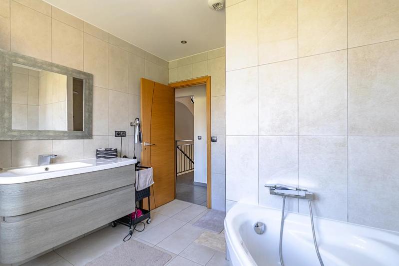 Maison - 213 m² - 6 pièces