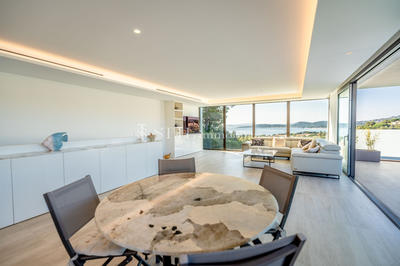 Villa - 297 m² - 8 pièces