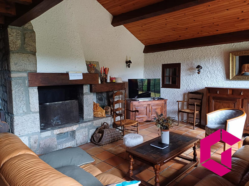 Maison - 200 m² - 11 pièces