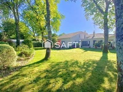 Maison - 213 m² - 7 pièces