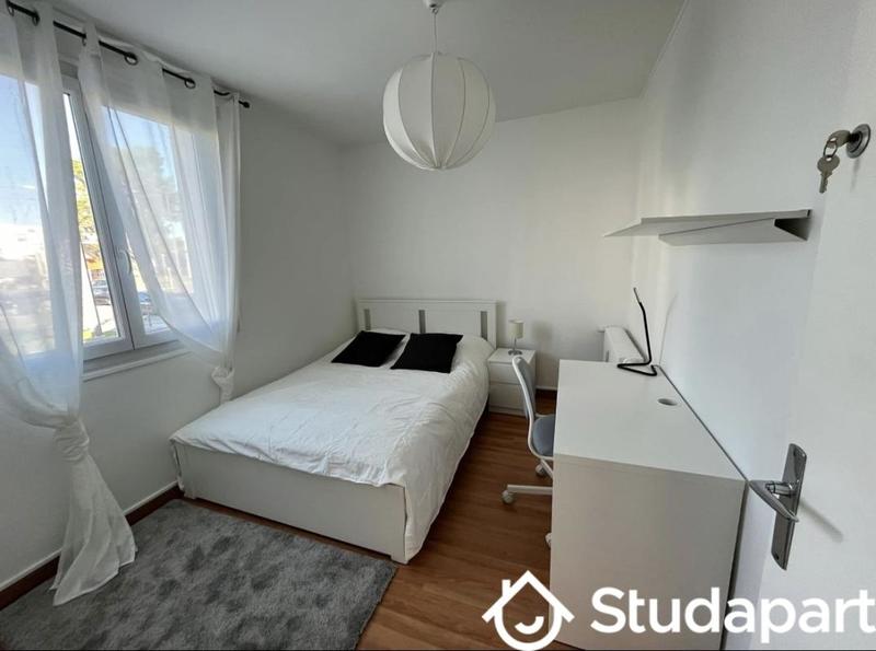 Chambre - 11 m² - 1 pièce