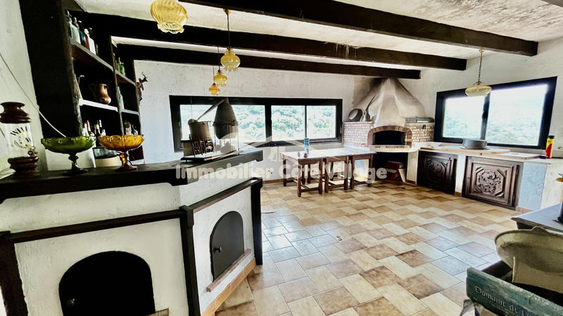 Propriété - 208 m² - 8 pièces