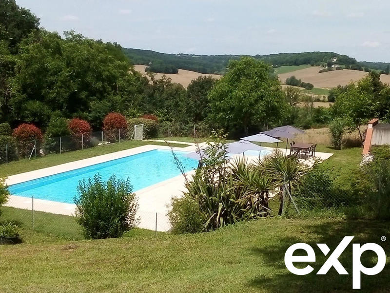 Maison - 185 m² - 11 pièces