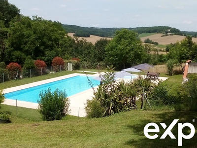 Maison - 185 m² - 11 pièces