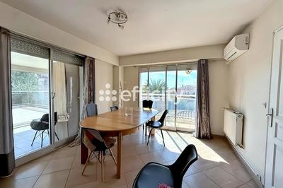 Maison - 303 m² - 10 pièces