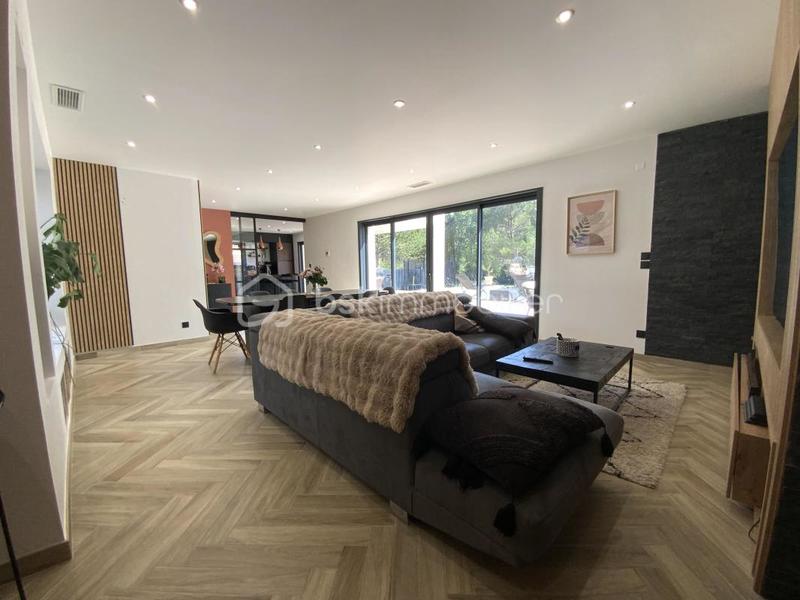 Maison - 180 m² - 6 pièces