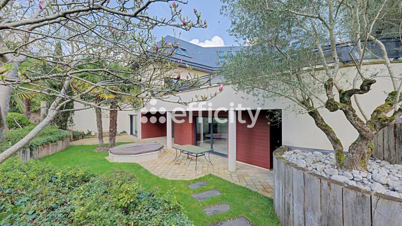 Maison - 335 m² - 9 pièces