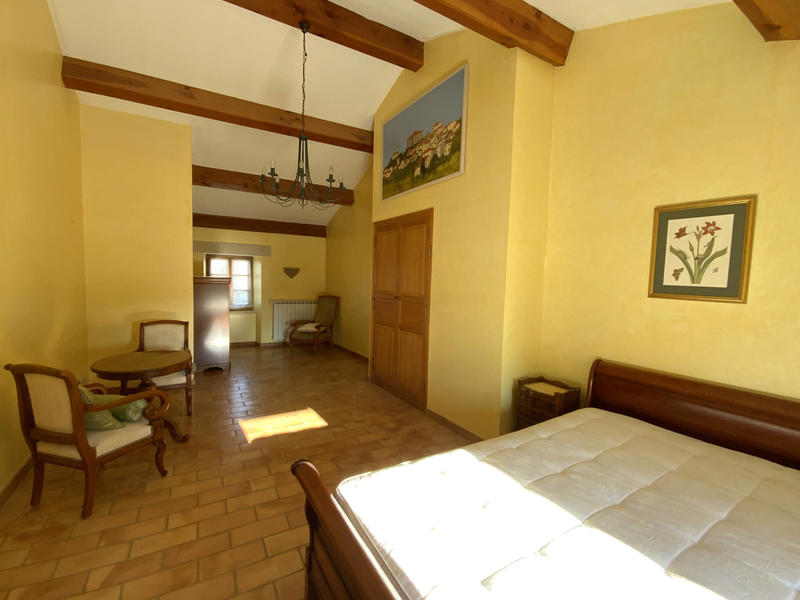 Maison - 234 m² - 8 pièces