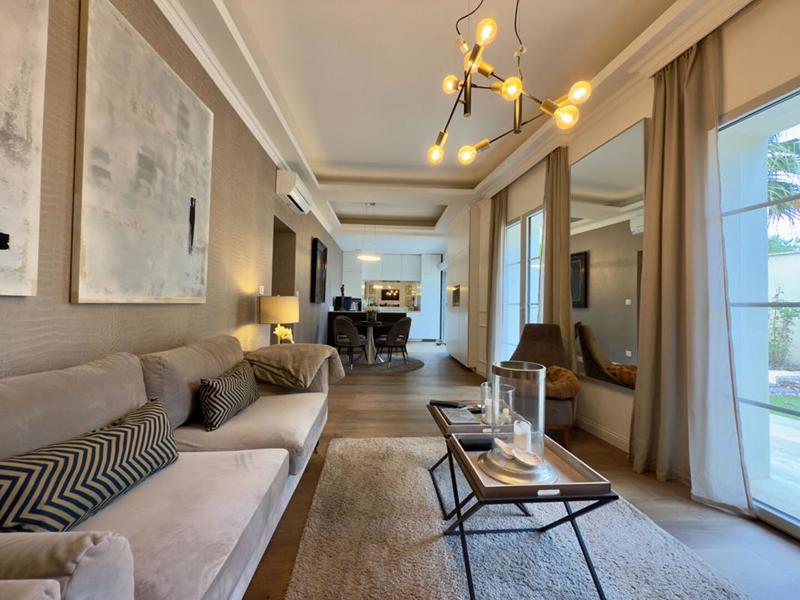 Maison - 400 m² - 12 pièces