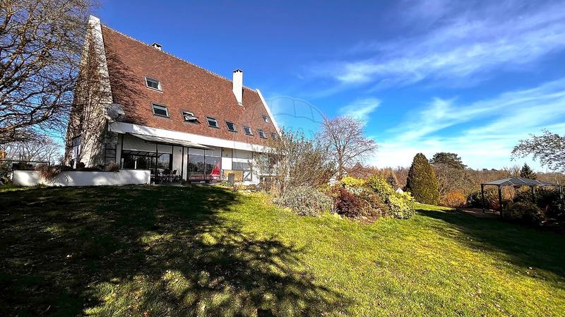 Propriété - 373 m² - 10 pièces