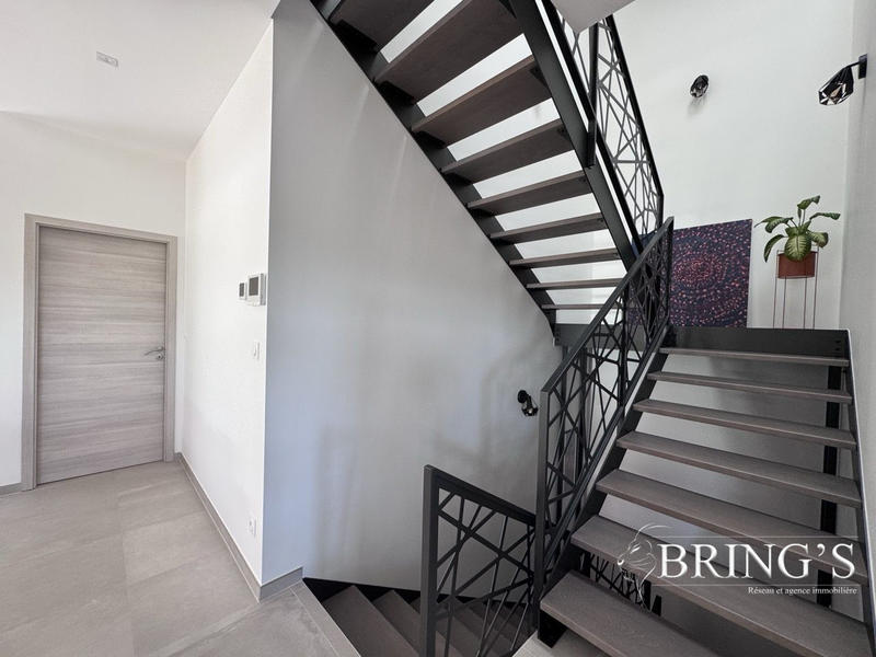 Maison - 222 m² - 7 pièces