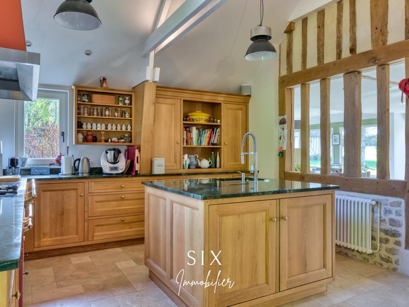 Maison - 240 m² - 10 pièces