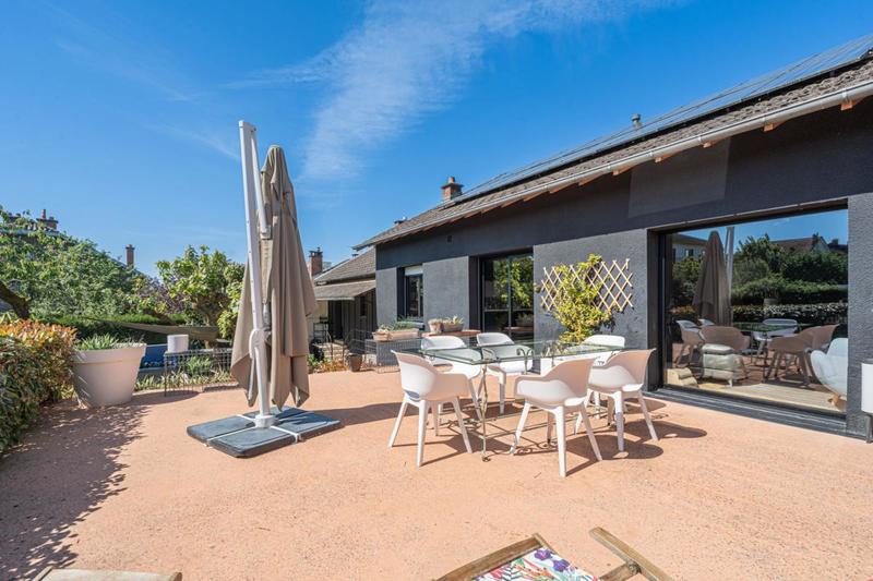 Maison - 271 m² - 8 pièces