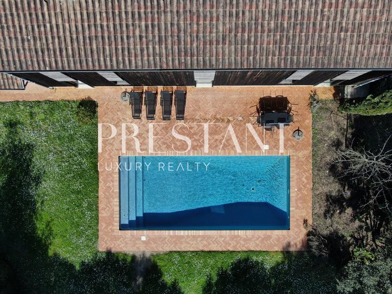 Maison - 421 m² - 10 pièces