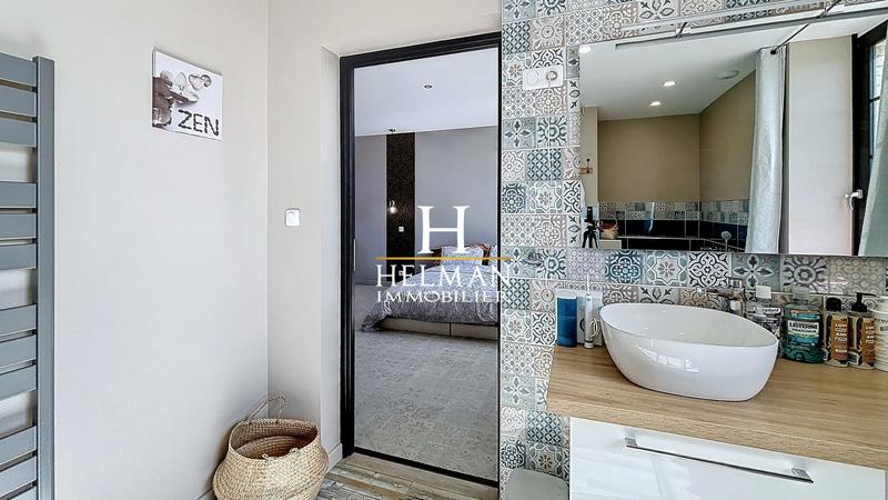 Maison - 600 m² - 10 pièces