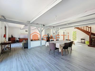 Maison - 230 m² - 7 pièces