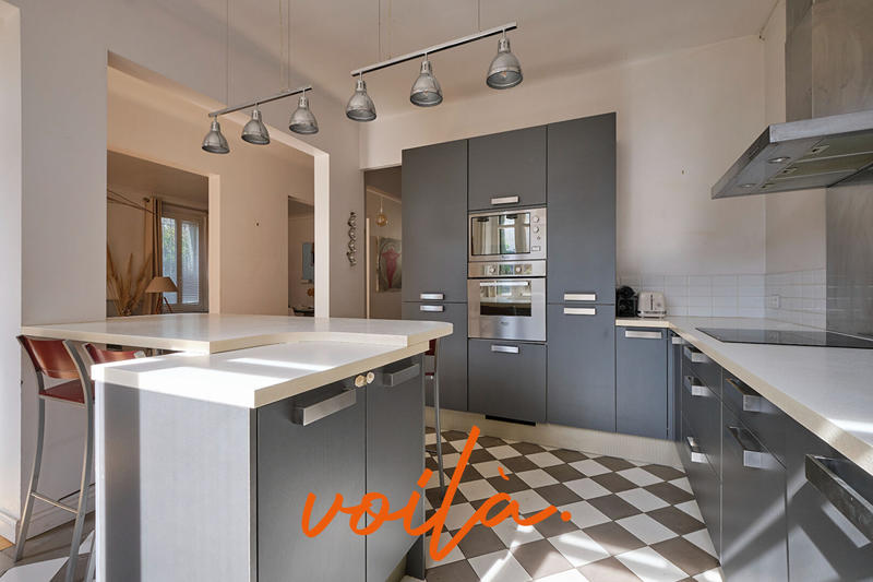 Maison - 219 m² - 7 pièces