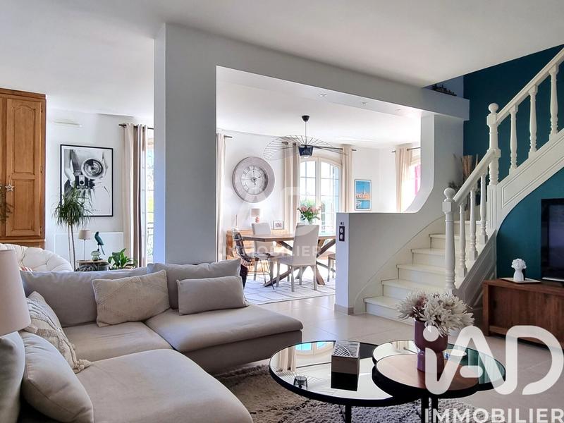 Maison - 230 m² - 8 pièces