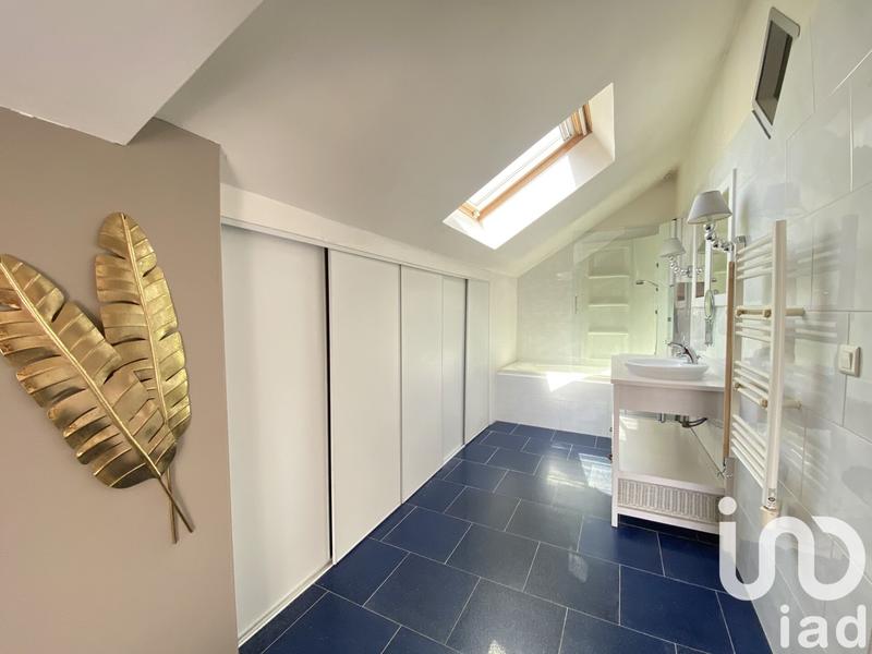 Maison - 223 m² - 6 pièces