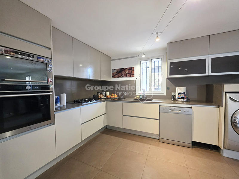 Maison - 208 m² - 6 pièces