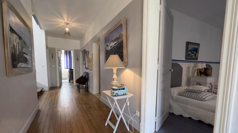 Maison de maîtres - 325 m² - 8 pièces