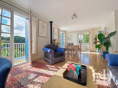 Maison - 230 m² - 8 pièces