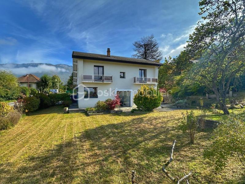 Propriété - 220 m² - 6 pièces