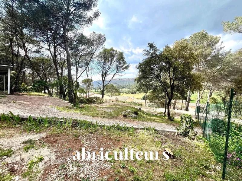 Terrain constructible - 572 m²