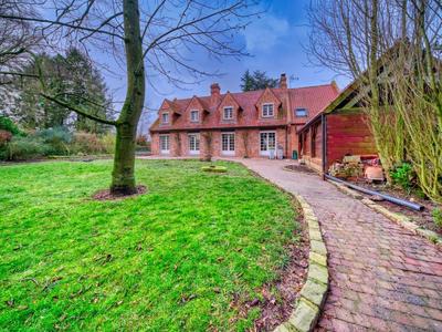 Pavillon - 210 m² - 7 pièces