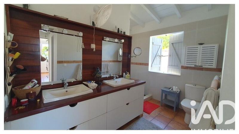 Maison - 217 m² - 6 pièces