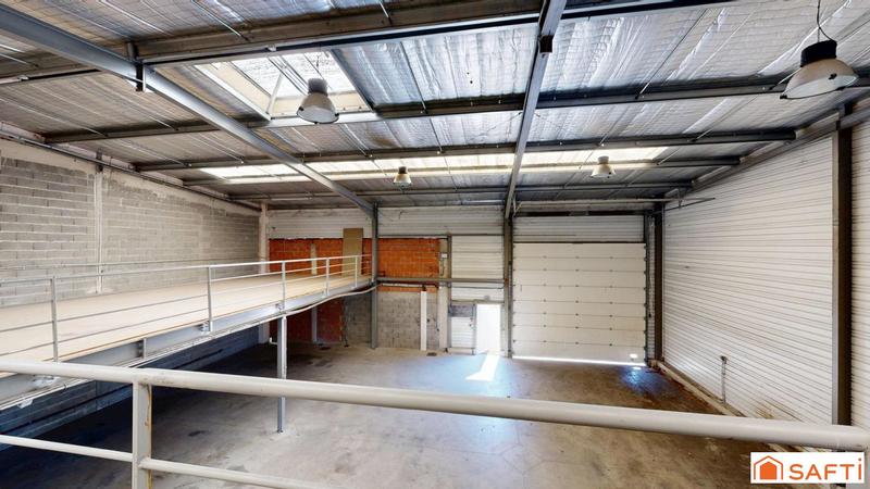 Local commercial - 2 600 m² - 10 pièces