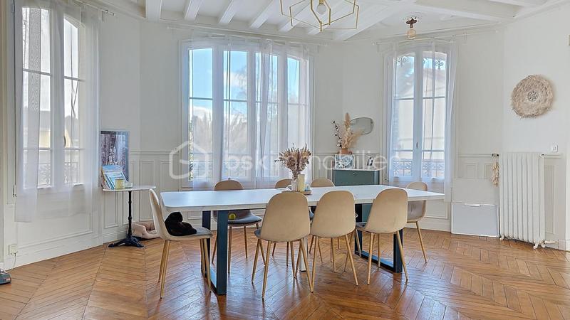Propriété - 280 m² - 10 pièces