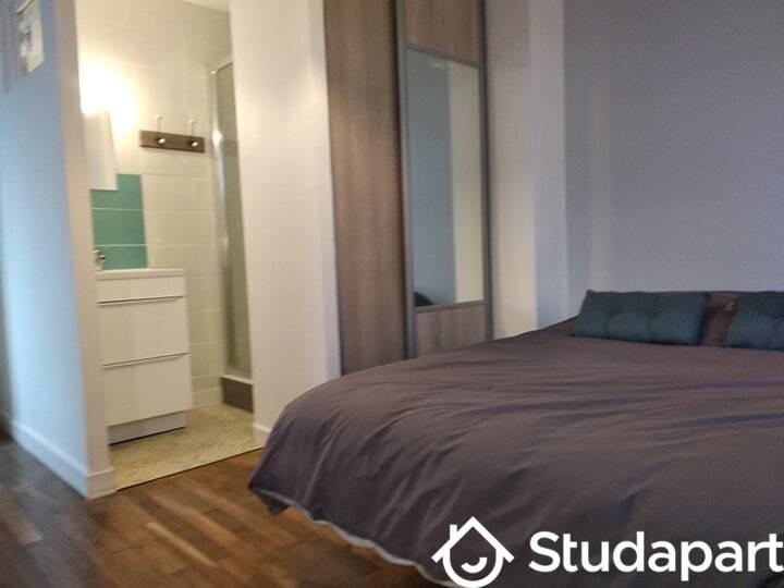 Chambre - 11 m² - 1 pièce