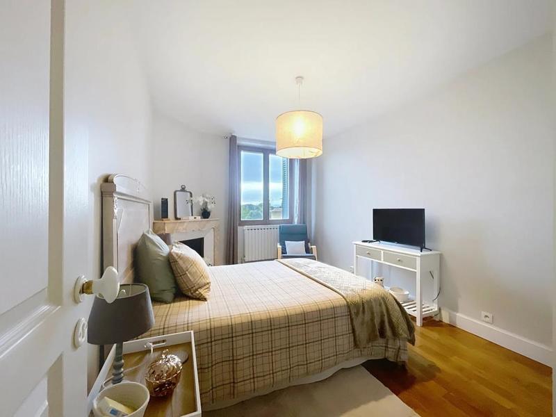 Maison - 310 m² - 11 pièces