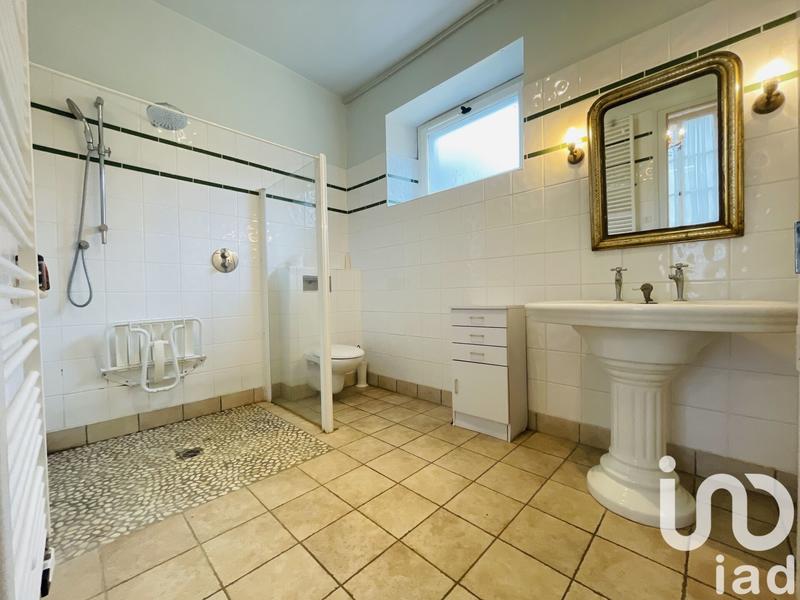 Maison - 245 m² - 11 pièces