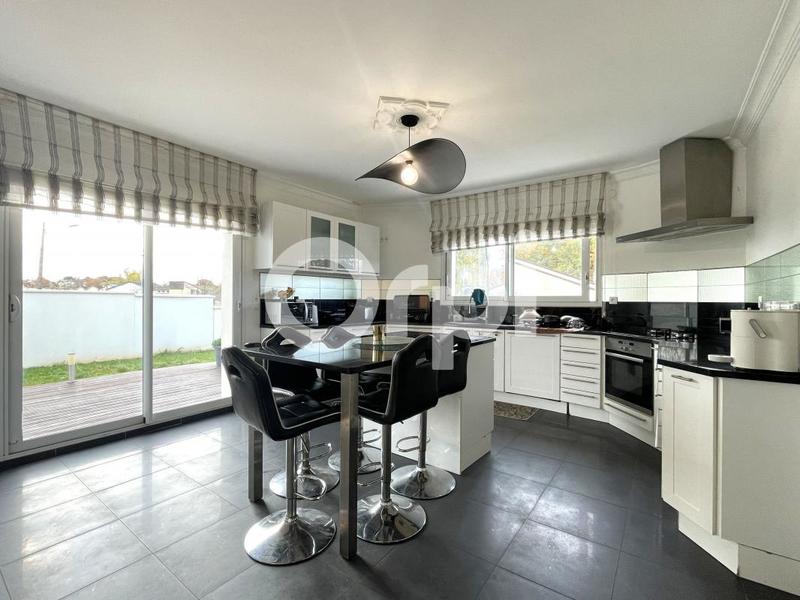 Maison - 265 m² - 7 pièces