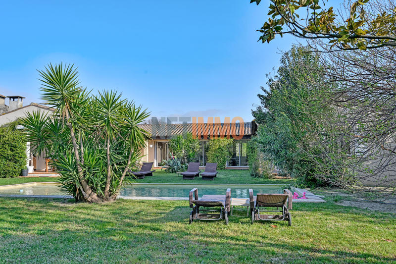 Villa - 215 m² - 8 pièces