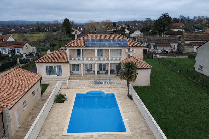 Villa - 220 m² - 8 pièces